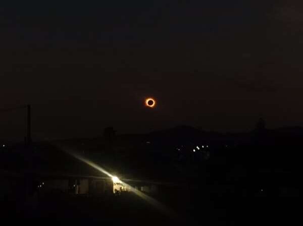 La Luna eclipsa Castellón ante miles de personas en sus playas