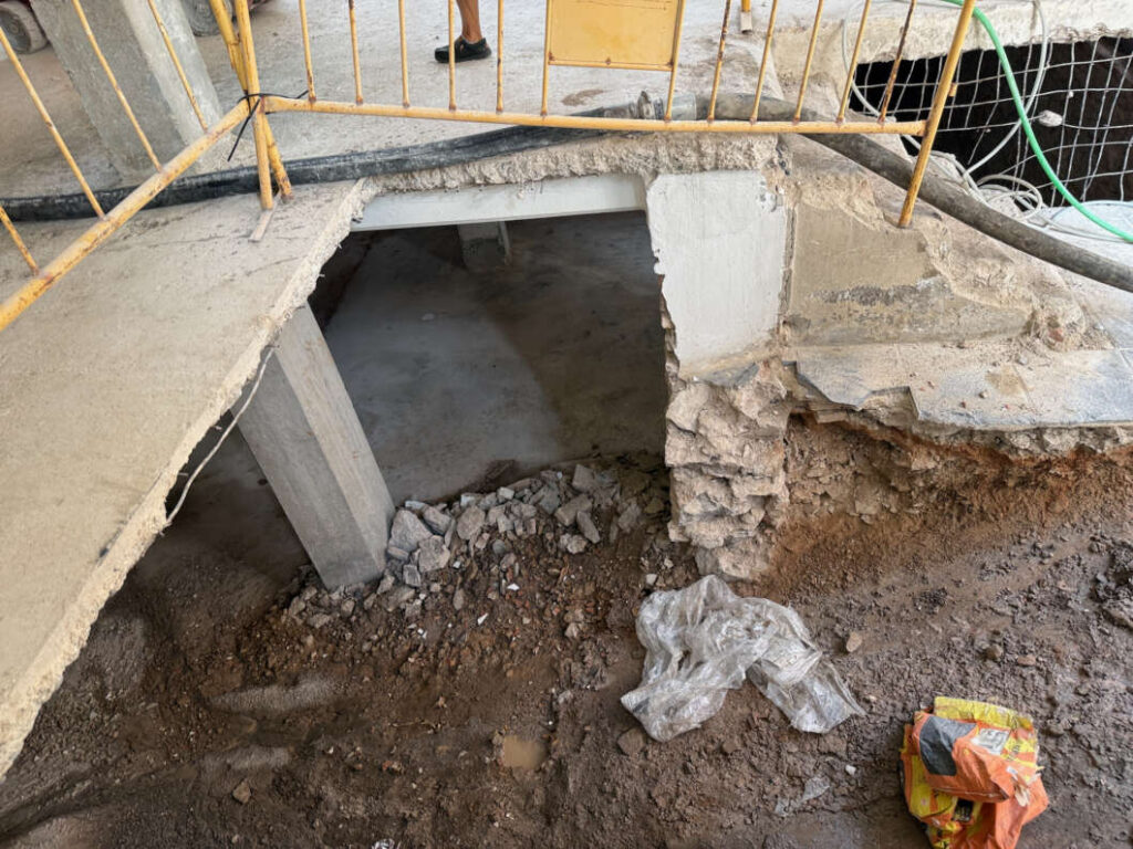 La consellera visita la restauración del edificio de Correos de Castellón