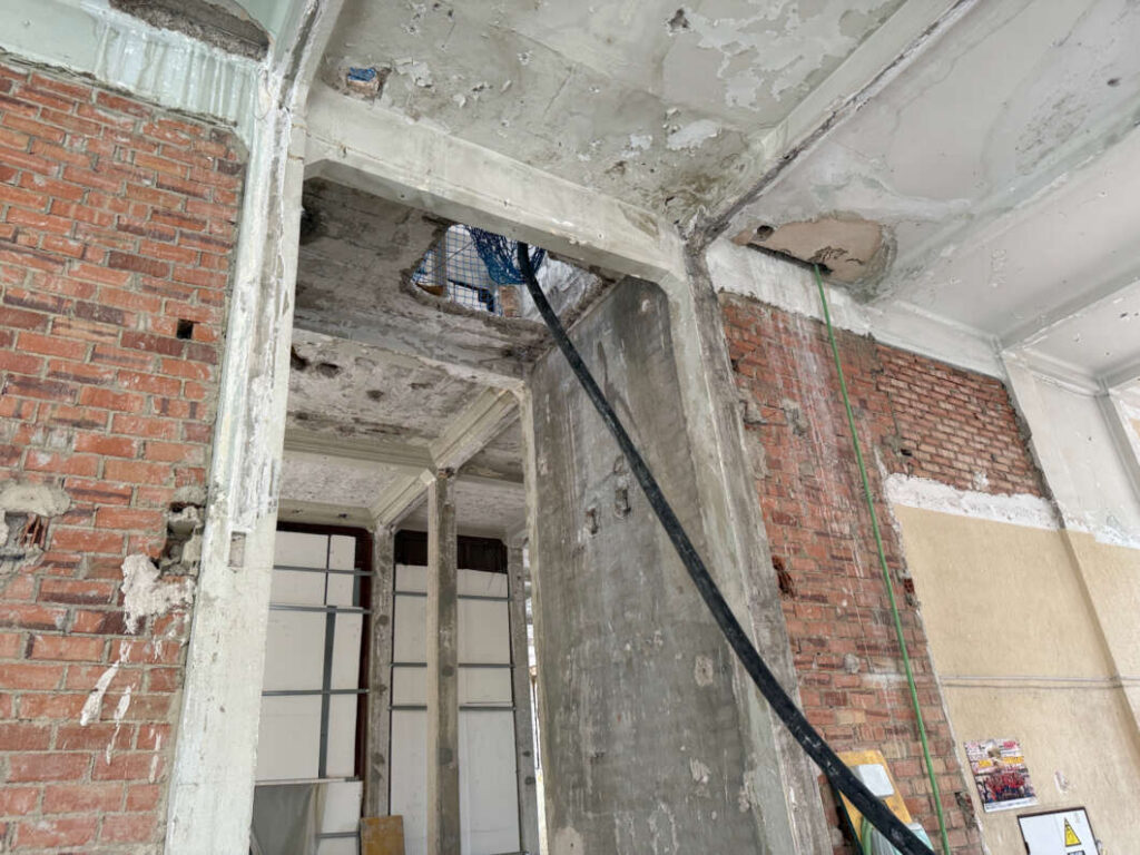 La consellera visita la restauración del edificio de Correos de Castellón