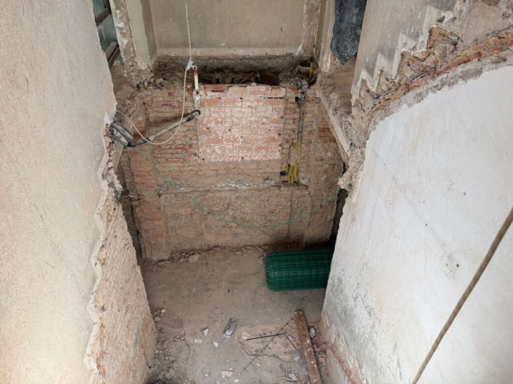 La consellera visita la restauración del edificio de Correos de Castellón