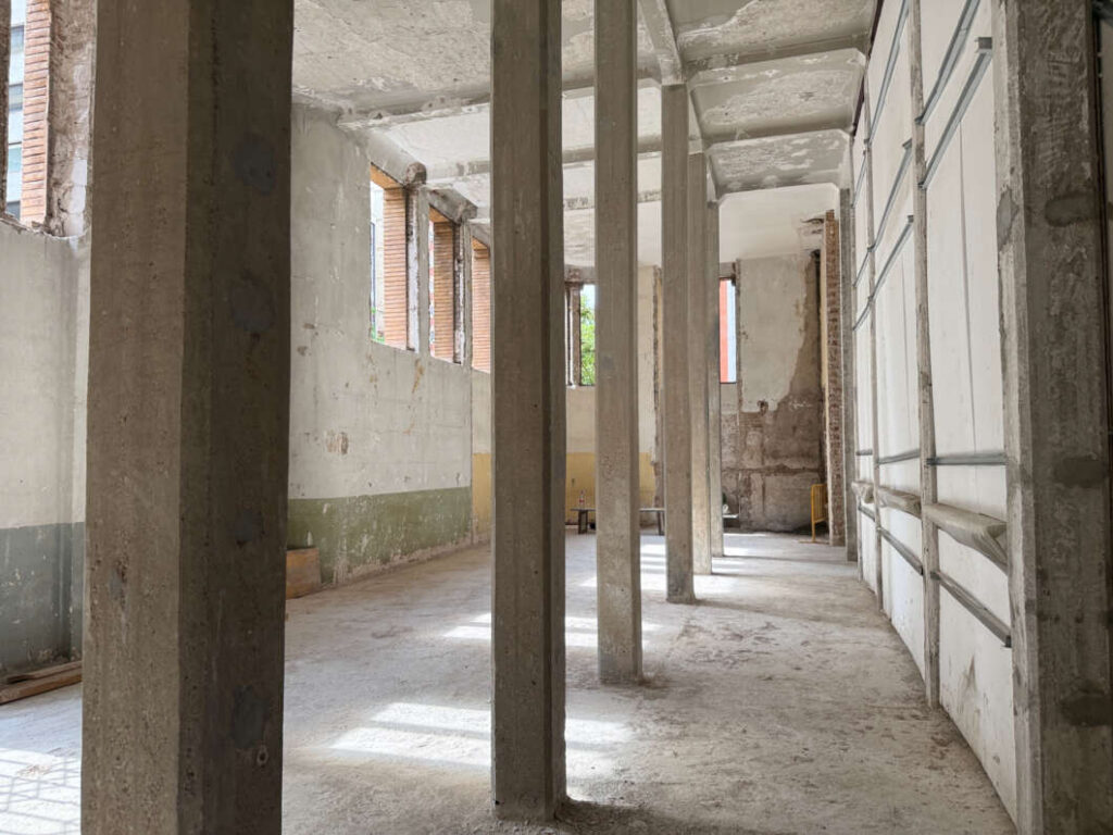 La consellera visita la restauración del edificio de Correos de Castellón