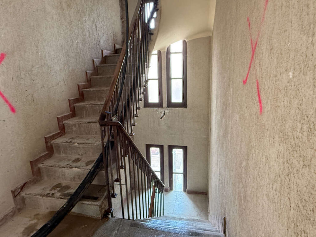 La consellera visita la restauración del edificio de Correos de Castellón