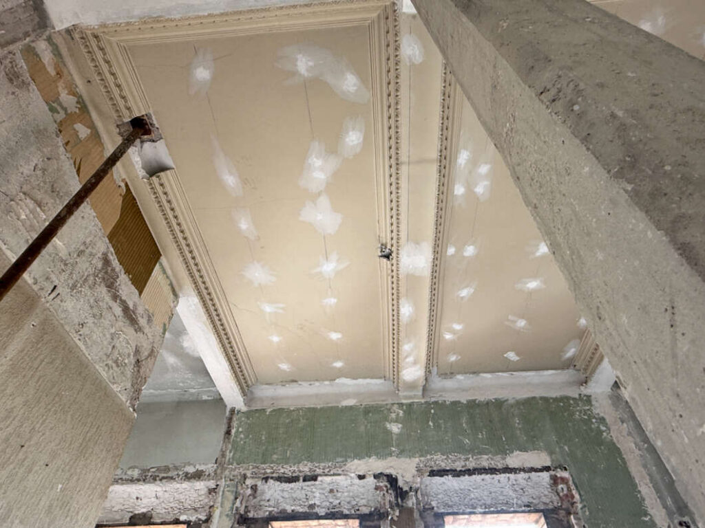 La consellera visita la restauración del edificio de Correos de Castellón