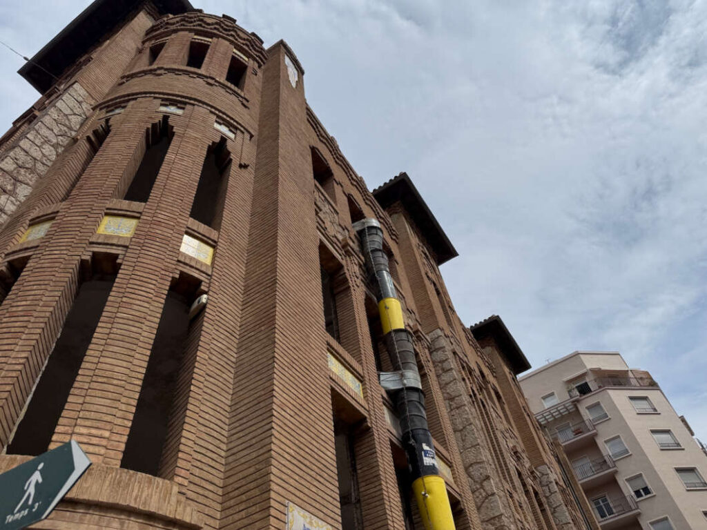 La consellera visita la restauración del edificio de Correos de Castellón
