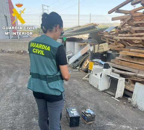 Detenida una mujer por robar 70 tapas de alcantarilla en Benicarló y Vinaròs