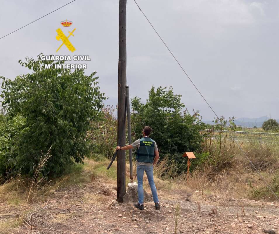 Detenidos dos hombres por robar 6.500 metros de cable telefónico y dañar una red de fibra en Onda