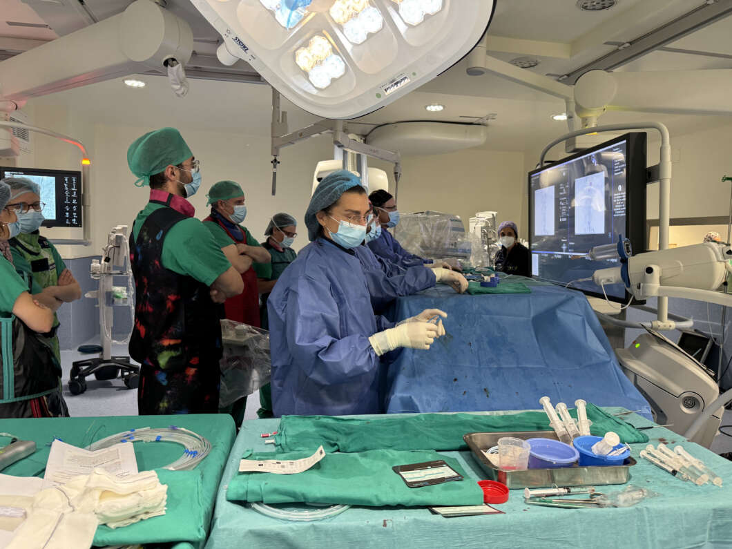 Los 27 hospitales públicos valencianos operan los casos más urgentes en menos de 30 días