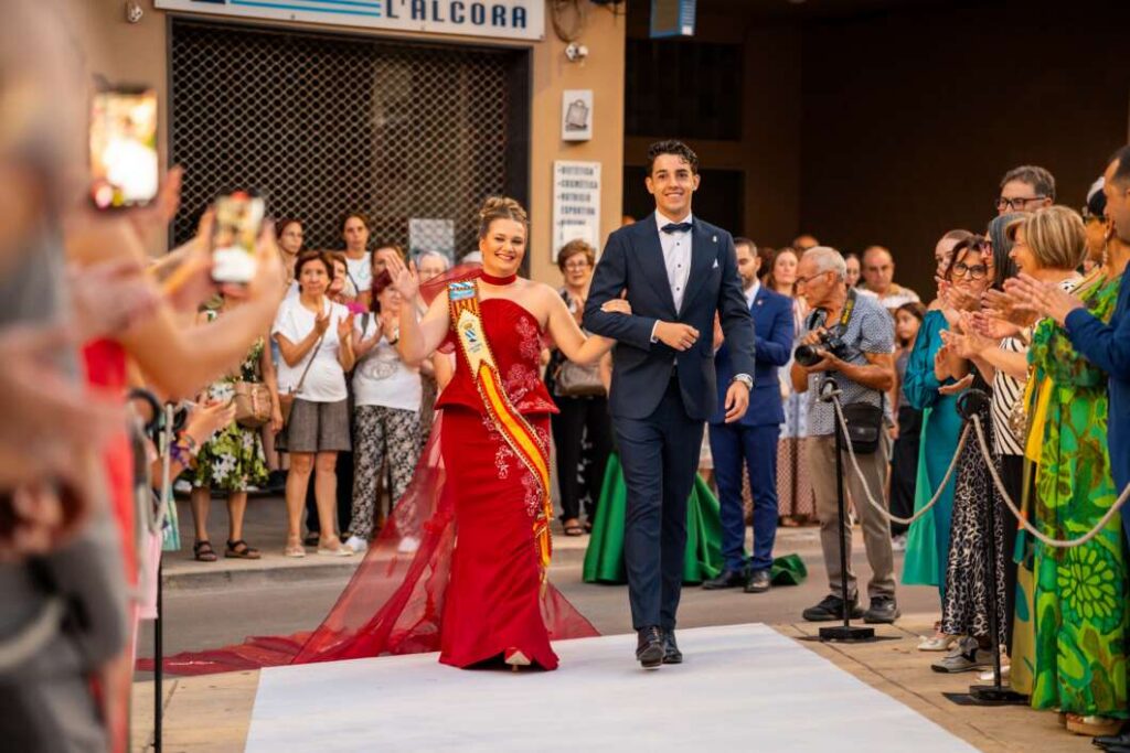 Balma Aparici rep la corona com a reina de les Festes del Crist 2026