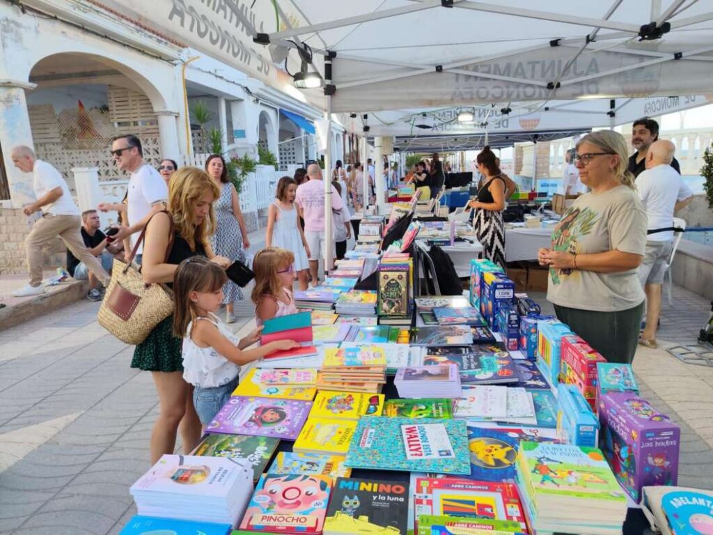 Moncofa reúne a una veintena de editoriales en su Feria del Libro