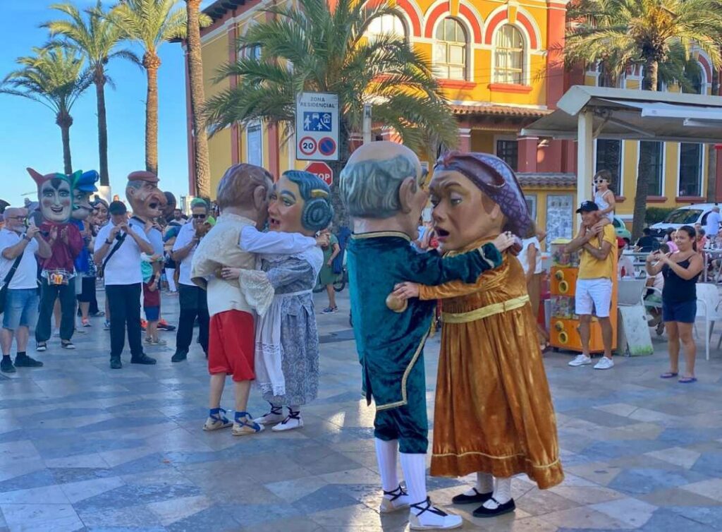 Vinaròs llena sus calles de ‘nanos’ en una jornada de tradición y cultura popular