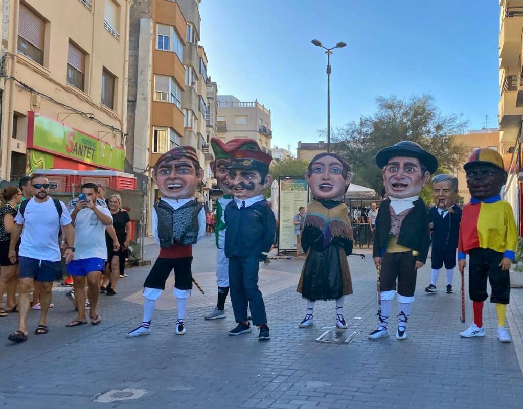 Vinaròs llena sus calles de ‘nanos’ en una jornada de tradición y cultura popular