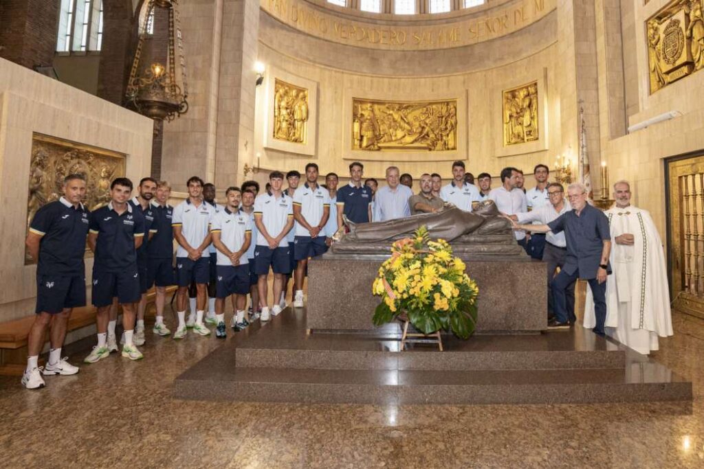 El Villarreal CF renova l'ofrena als patrons de Vila-real