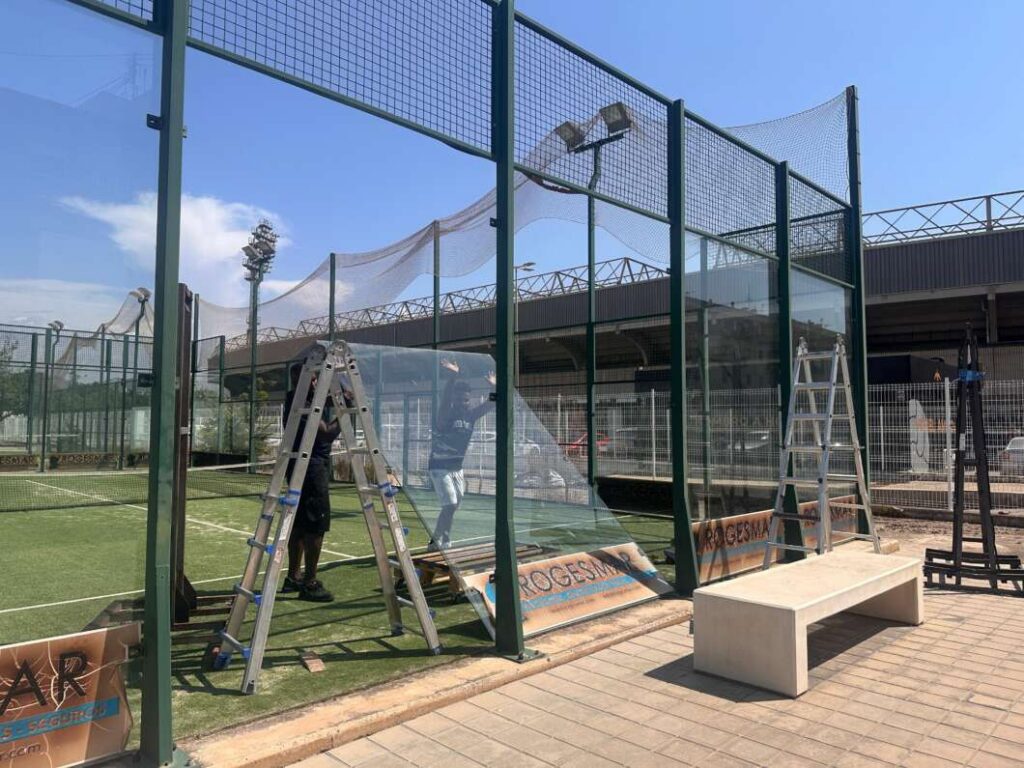 Castellón inicia la Manzana Albinegra con el traslado de las pistas de pádel