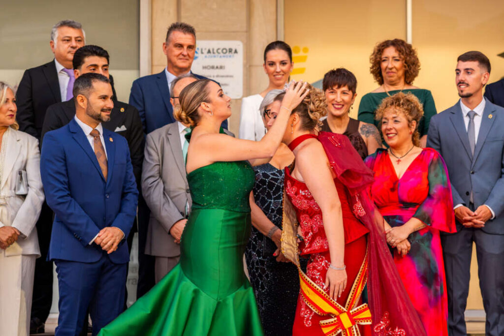 Balma Aparici rep la corona com a reina de les Festes del Crist 2026