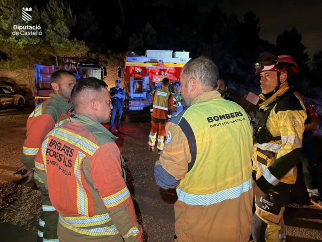 Más de 30 medios trabajan en el incendio forestal de Segorbe