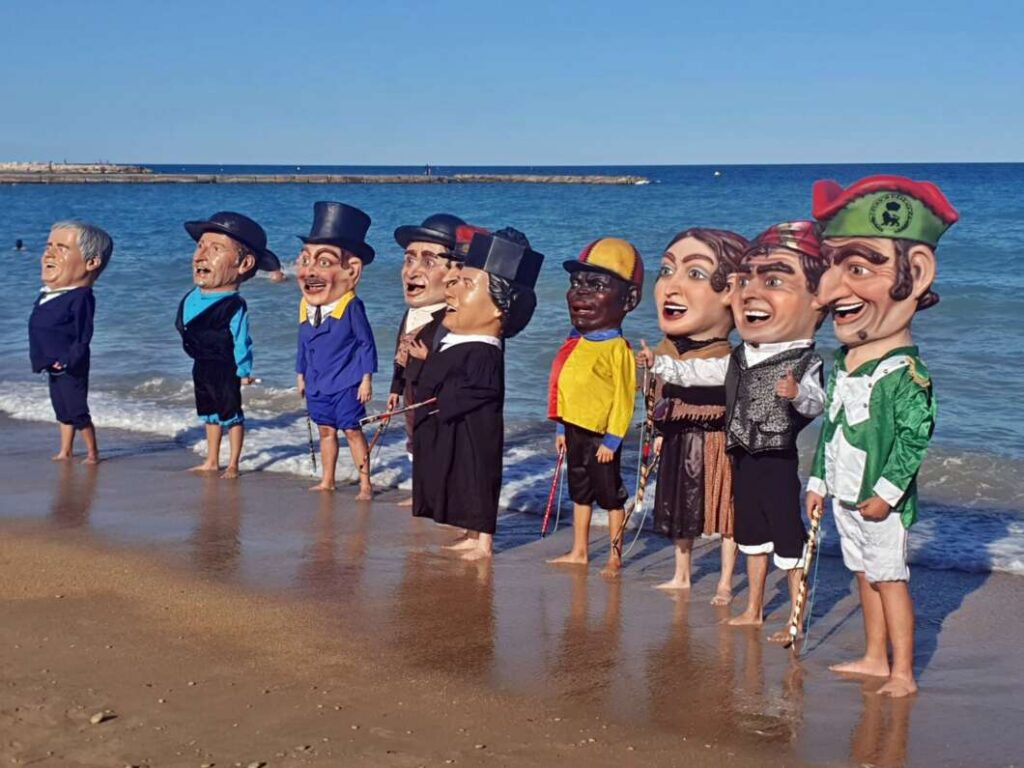 Vinaròs llena sus calles de ‘nanos’ en una jornada de tradición y cultura popular