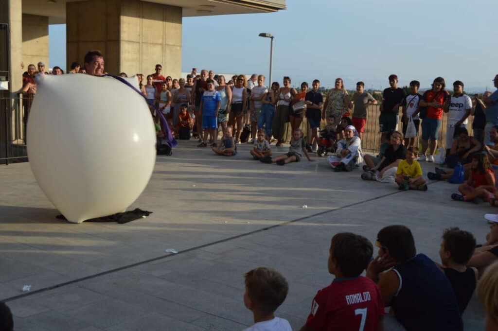Vila-real viu l’eclipsi amb 300 persones al Centre de Tecnificació