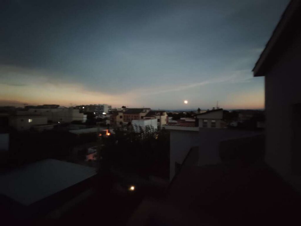 Vinaròs vive el eclipse desde la costa norte