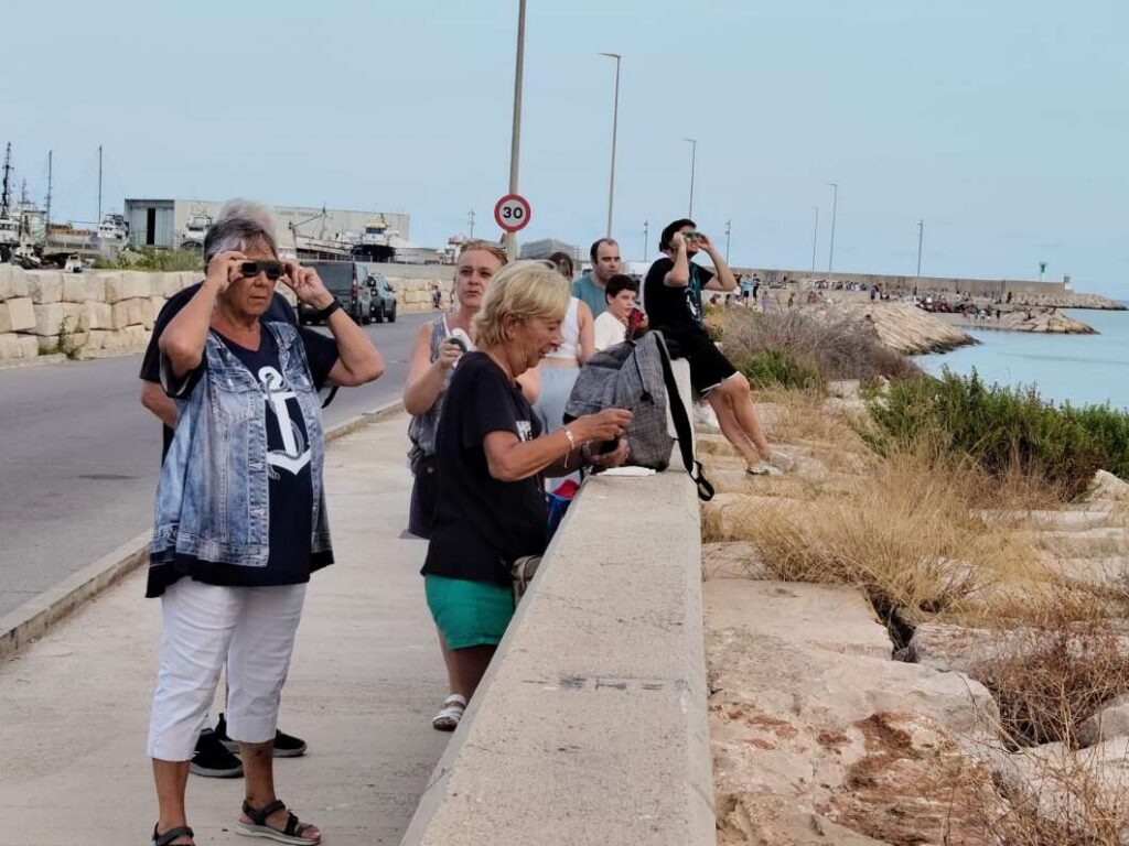 Vinaròs contempla el eclipse desde el puerto