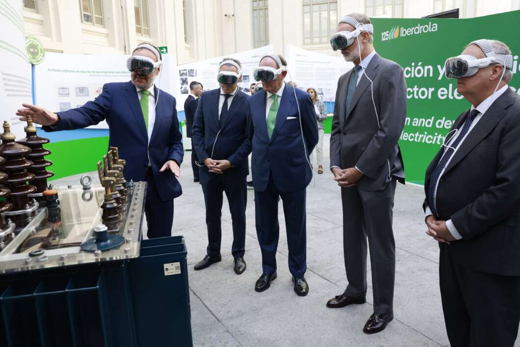 Felipe VI inaugura la exposición de Iberdrola por su 125 aniversario