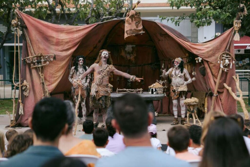 Almassora ompli la Vila de cultura amb un concert de piano entre 200 veles