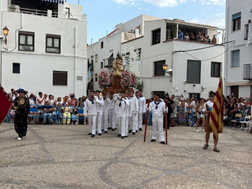 Peñíscola revive su tradición con las danzas en honor a la Virgen de la Ermitana