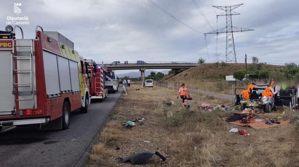 Un ferit després de quedar atrapat en un accident a l’AP-7 a Vila-real