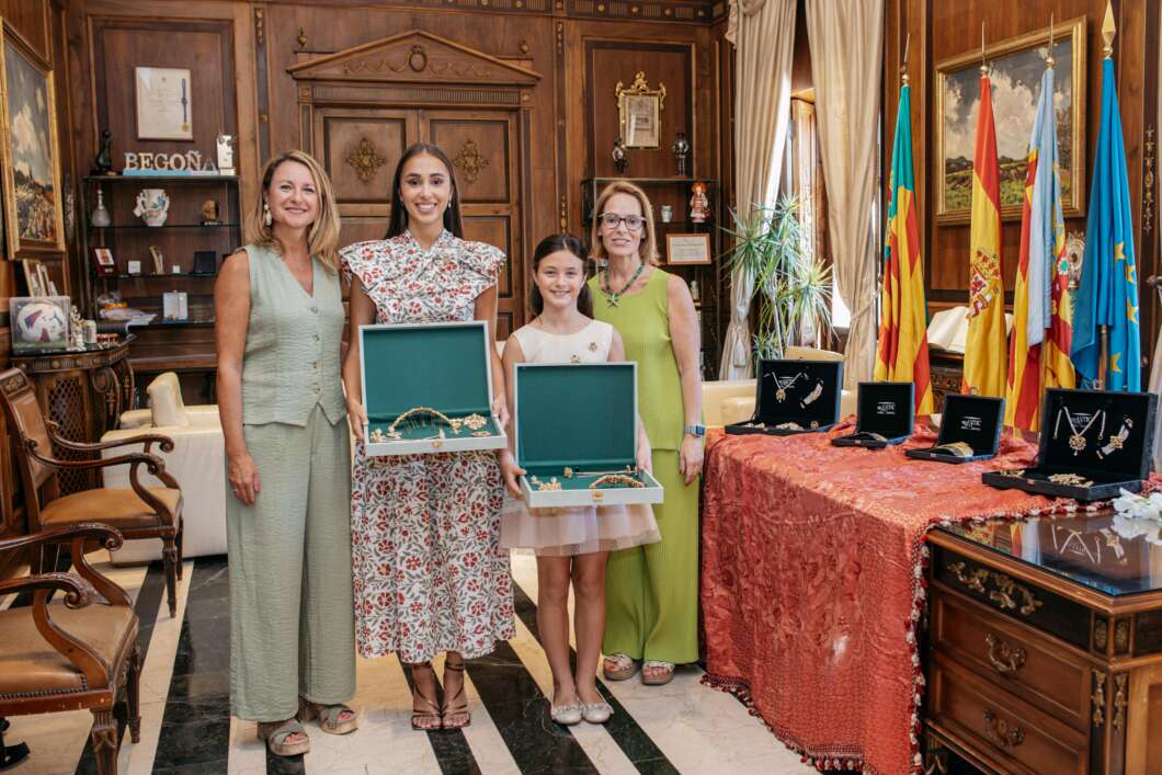 Castellón entrega los aderezos oficiales a sus reinas de las fiestas 2027