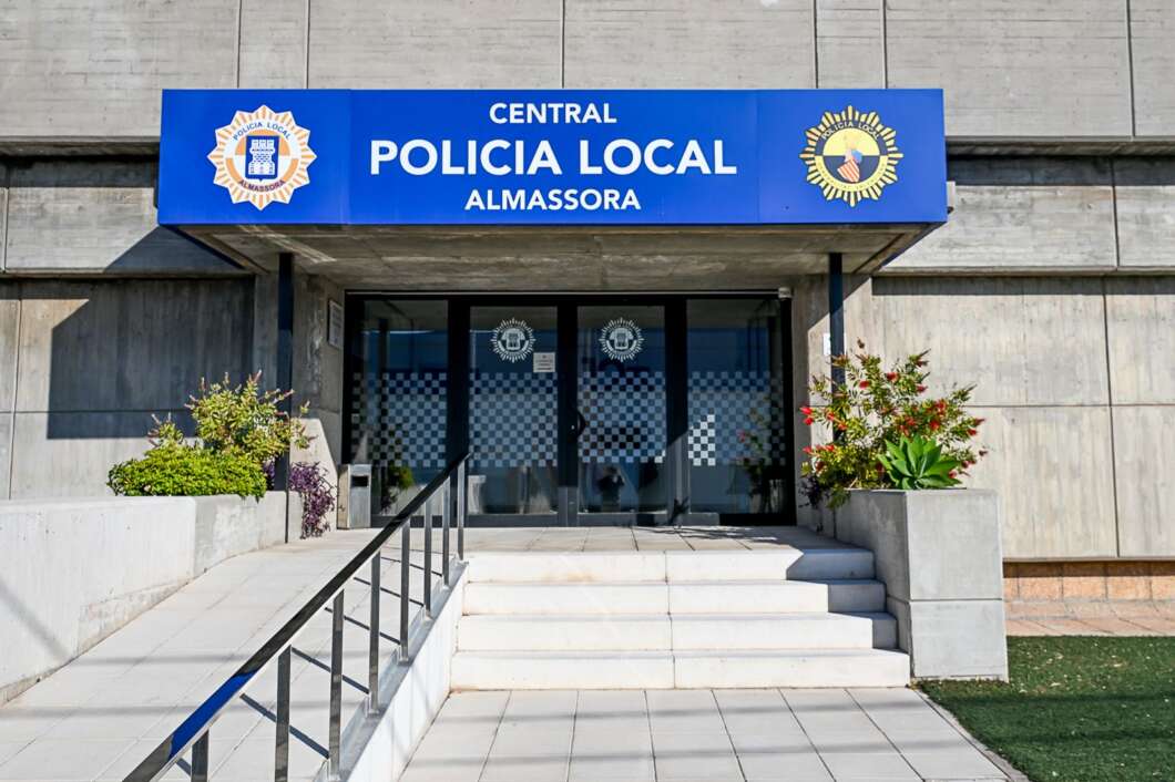 Almassora blinda la Policia Local amb huit noves armilles antibales