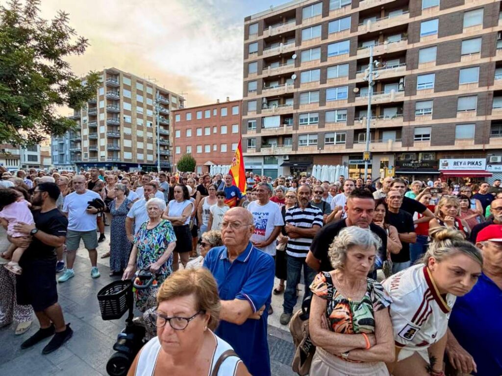 Almassora se concentra en apoyo a Ceuta