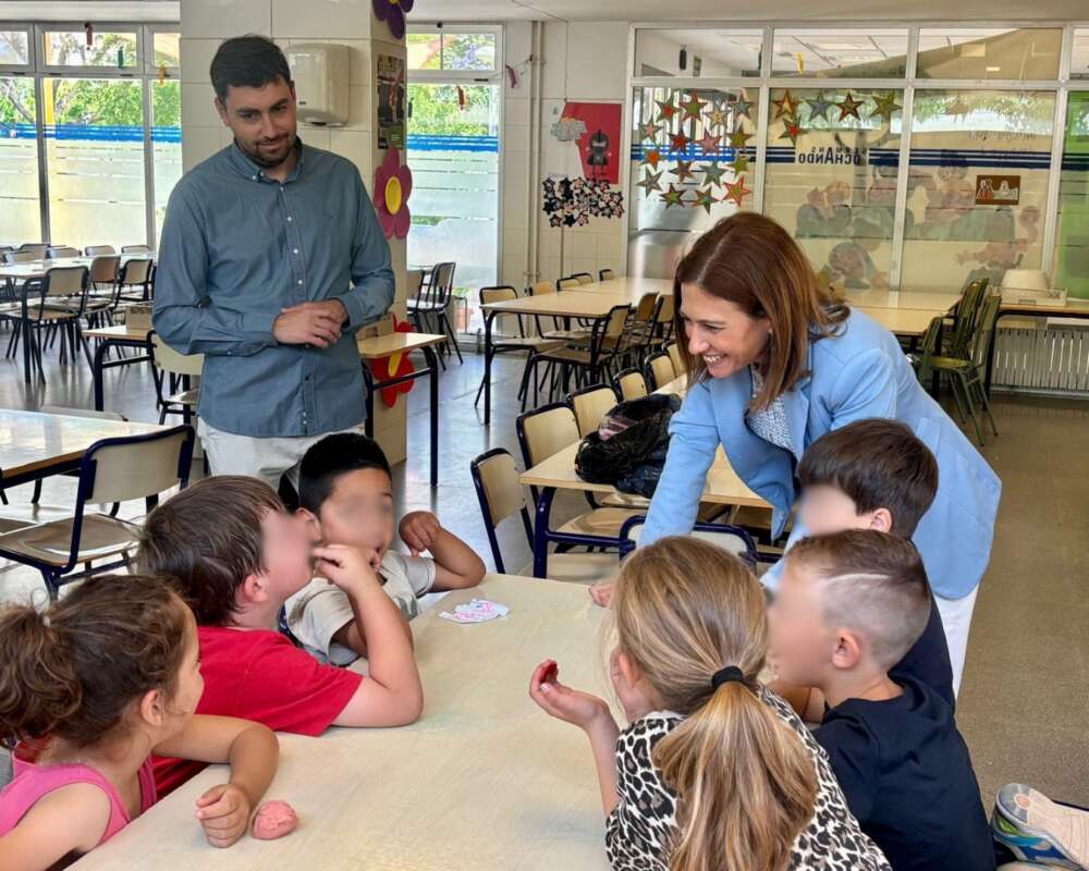 Almassora reforça l’ajuda escolar amb un xec de 18.000 euros