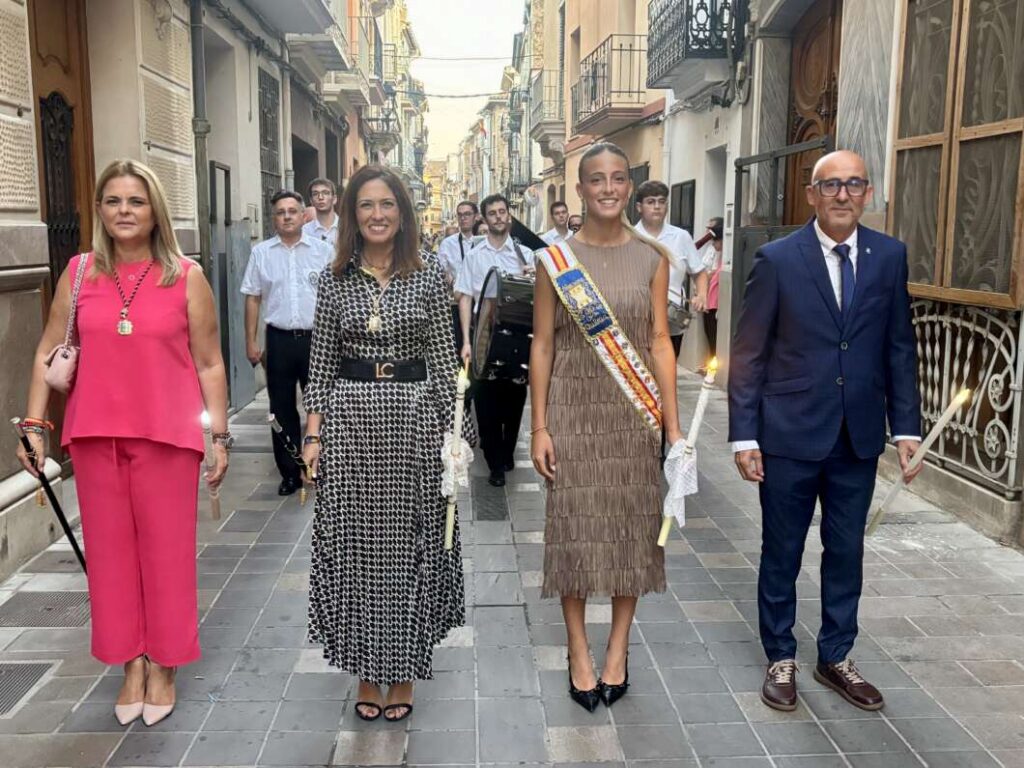Almassora trasllada la Mare de Déu del Roser al Calvari