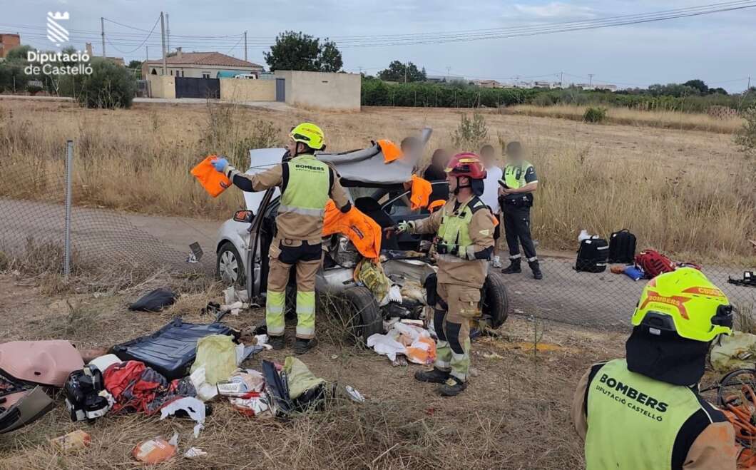 Un ferit després de quedar atrapat en un accident a l’AP-7 a Vila-real