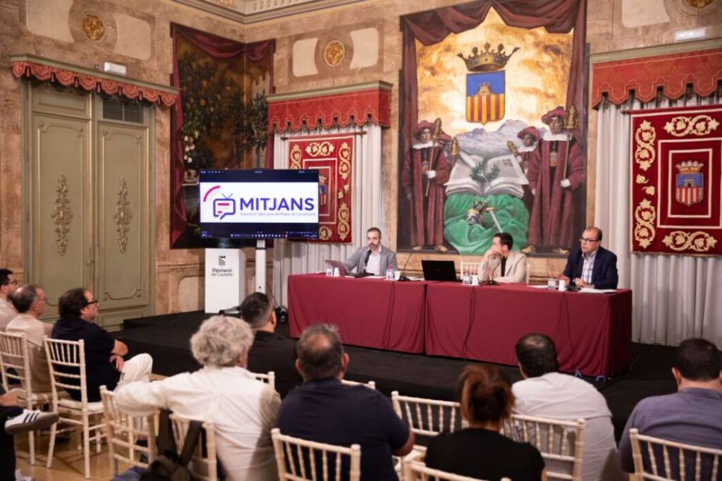 asamblea general de la asociación de medios digitales Mitjans