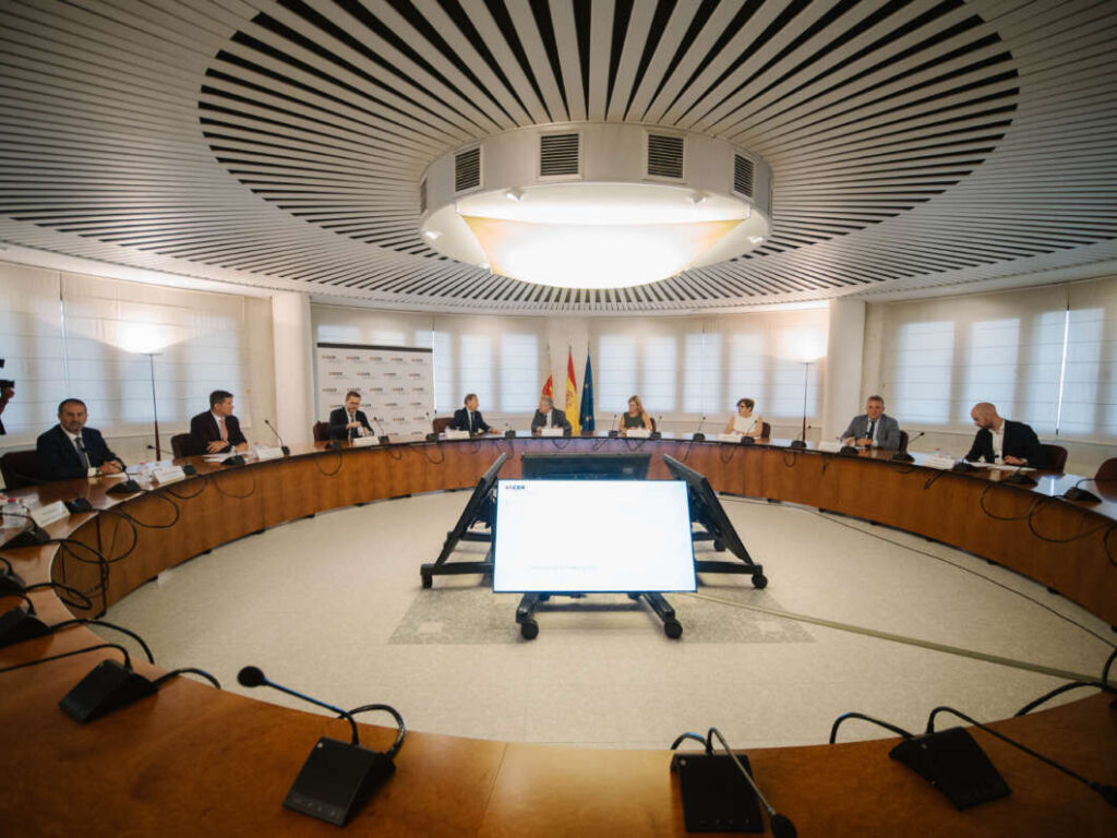 El ministro de Industria mantiene la reclamación ante Bruselas de un trato específico para la cerámica