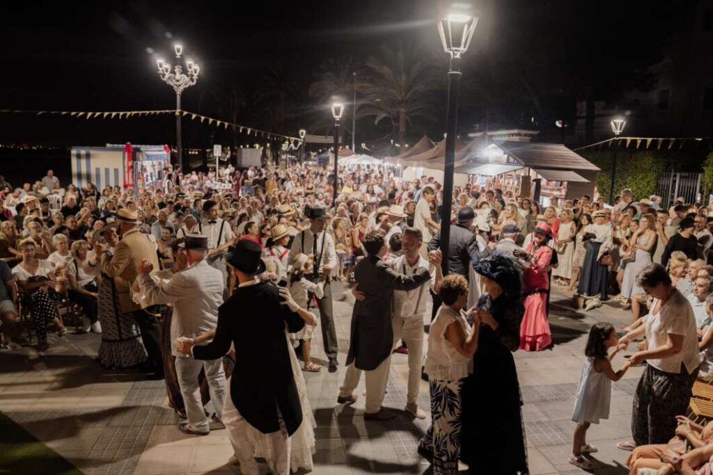 Benicàssim reúne a 25.000 personas en su Belle Époque