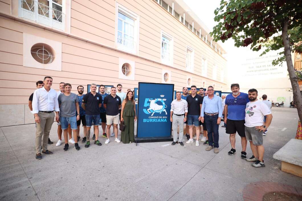 Burriana recorre 50 anys de la Comissió del Bou amb una exposició fotogràfica