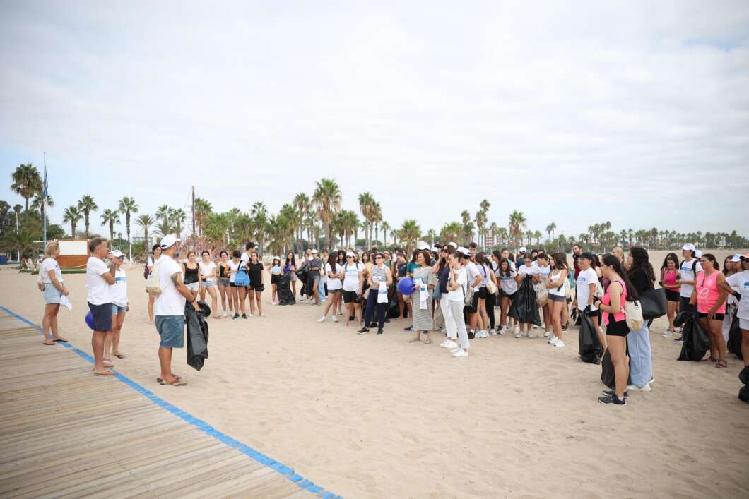 Burriana reunirà 250 persones per a netejar la platja de l’Arenal