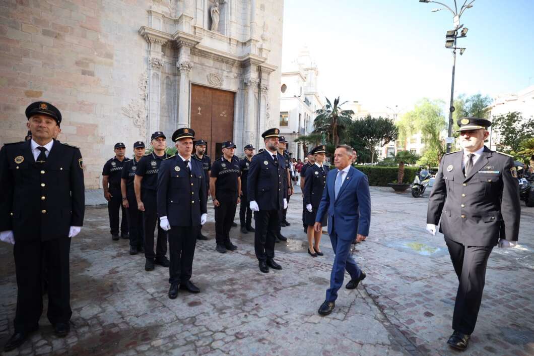La Policia Local de Burriana reconeix la tasca dels seus agents en el dia del patró