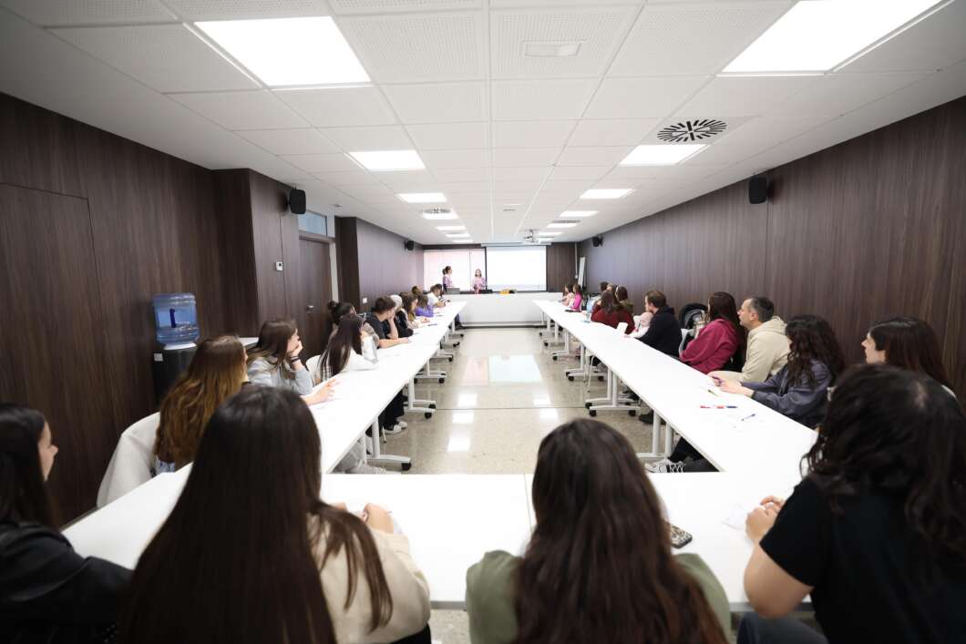 Burriana forma les famílies en salut respiratòria infantil