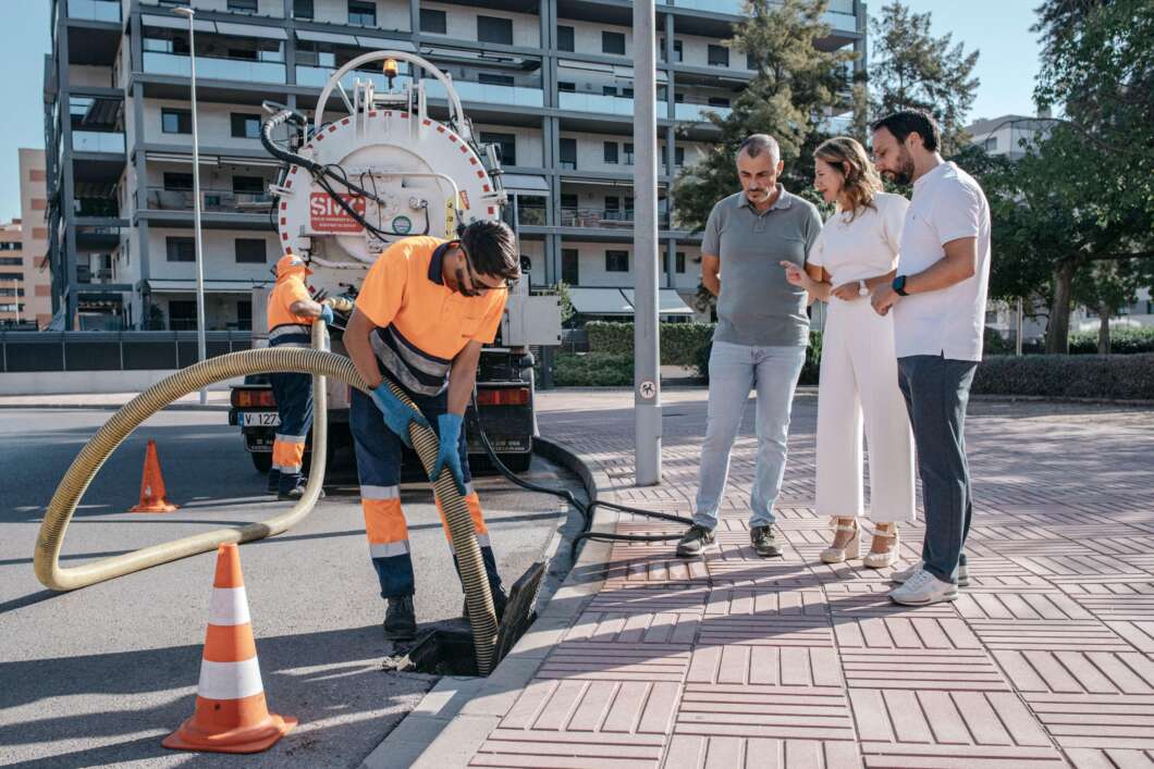 Castellón refuerza la limpieza de imbornales ante las lluvias de otoño