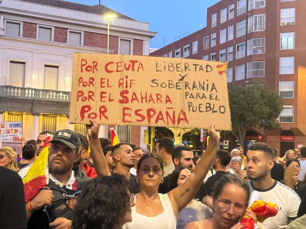 Almassora se concentra en apoyo a Ceuta