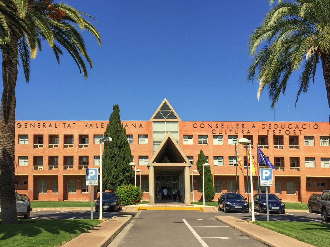 CSIF alerta de aulas con más de 30 alumnos y problemas de climatización en Castellón