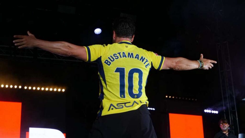 David Bustamante conquista Vila-real amb una plaça Major abarrotada