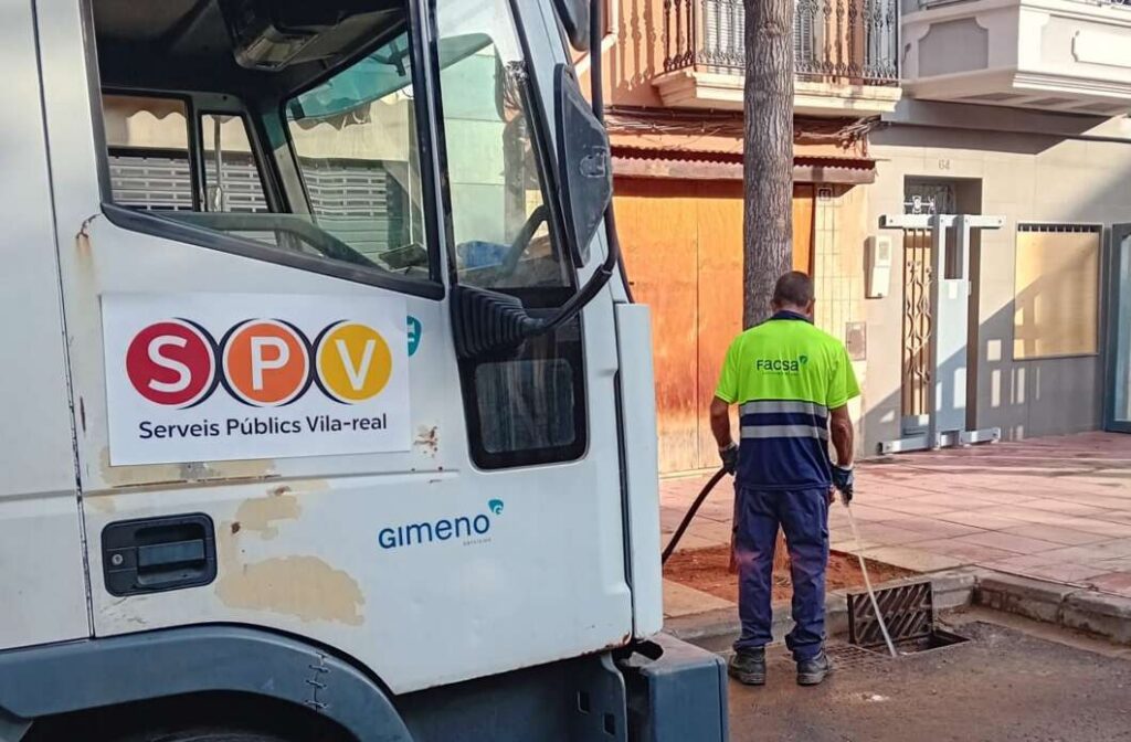Vila-real reforça la neteja dels seus 4.000 embornals