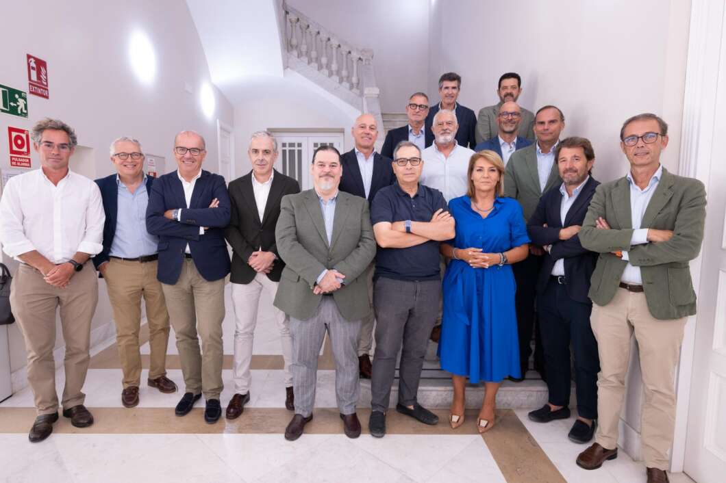 La Generalitat reforça la col·laboració amb les constructores per ampliar la vivenda assequible