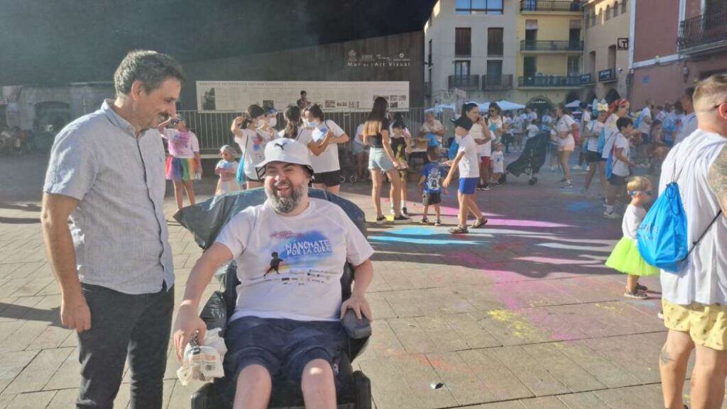 Més de 250 persones omplin de color la 7a Marxa Solidària Holi Colors Taca’t per la cura