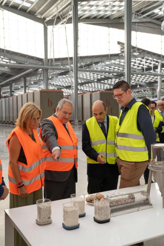 El ministro de Industria mantiene la reclamación ante Bruselas de un trato específico para la cerámica