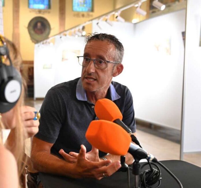 José Luis Lorenz, diputado del PSOE: “Lo de la consellera de Educación es una tomadura de pelo”