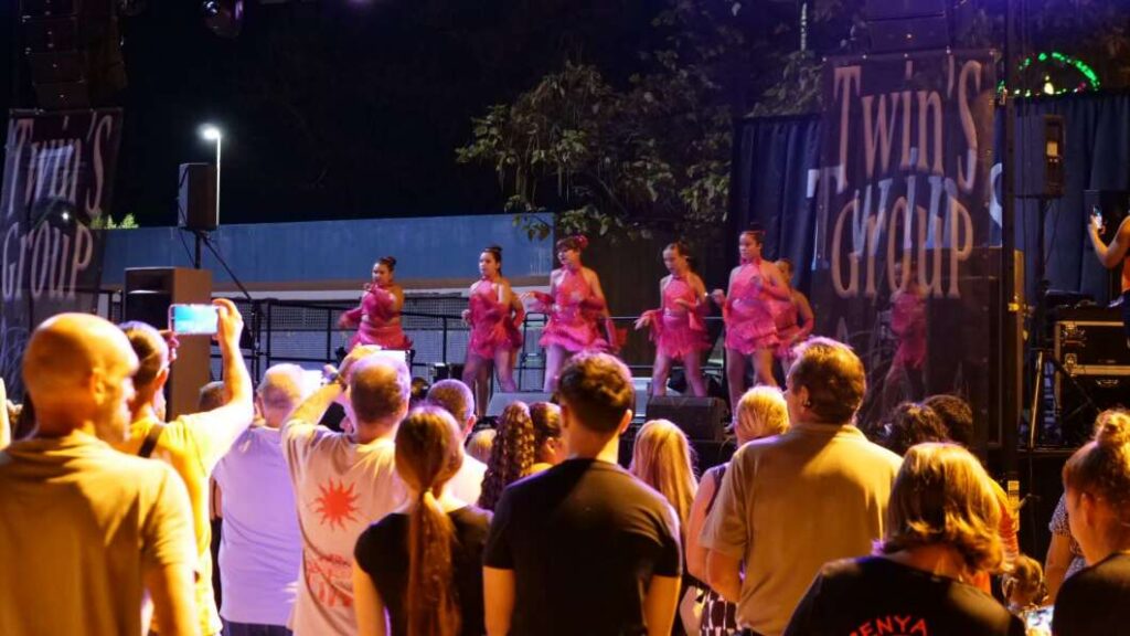 1.600 persones celebren el Macrosopar de Vila-real